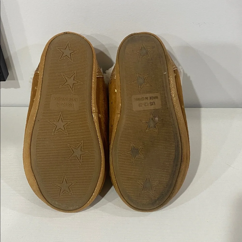 3/$10 Juicy Couture Kids Tan and Cream Starry Slippers